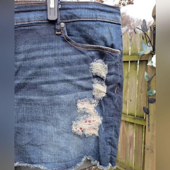 Womens Torrid Jean Shorts - Picture 3 of 10